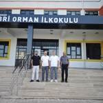 ADIYAMAN (PERRE) - (Şeriban ÖZÇAKMAK) - Adalı Hiniç Derneği yönetimi, yazar Mehmet Orman, iş insanı Selahattin Mamiraş ve gazeteci Mustafa Kamış, Kahta'da bulunan Sabri Orman İlkokulu'na ziyarette bulundu.