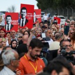İSTANBUL (PERRE) - (Şeriban ÖZÇAKMAK) - CHP Genel Başkanı Özgür Özel, İstanbul Büyükşehir Belediye Başkanı ve CHP'nin Cumhurbaşkanı adayı Ekrem İmamoğlu'nun davalarını takip etmek üzere bulunduğu Silivri'de açıklamalarda...