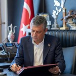 ANKARA (PERRE) - (Berfin GÜRBÜZ) - CHP'li 91 milletvekilinin bugün partilerinden istifa ederek YENİ Parti'nin Kurucular Kurulu'nda yer aldığı bildirildi.