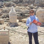 ADIYAMAN (PERRE) - Adıyaman'ın Kahta ilçesinde Nemrut Dağı'ndaki Kommagene Krallığı'na ait devasa heykelleri ziyaret eden Profesyonel Tur Rehberi Gizem Tekyurt, Ortadoğu'da Kommagene modeli yönetimi olduğu taktirde savaş...