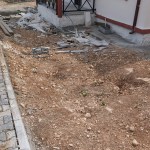 ADIYAMAN (PERRE) - (Şeriban ÖZÇAKMAK) - Adıyaman merkeze bağlı Çemberlitaş köyünde 6 Şubat depremlerinin ardından inşa edilen afet köy evlerinde altyapı, çevre düzenlemesi ve bazı yapısal eksikliklerin bulunduğu öne sürü...