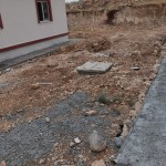 ADIYAMAN (PERRE) - (Şeriban ÖZÇAKMAK) - Adıyaman merkeze bağlı Çemberlitaş köyünde 6 Şubat depremlerinin ardından inşa edilen afet köy evlerinde altyapı, çevre düzenlemesi ve bazı yapısal eksikliklerin bulunduğu öne sürü...