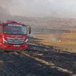 ADIYAMAN (PERRE) - Adıyaman'ın Besni ilçesinde, boş arazide çıkan anız yangını itfaiyenin müdahalesiyle kontrol altına alındı.