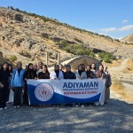 ADIYAMAN (PERRE) - (Şeriban ÖZÇAKMAK) - Adıyaman Kız Yurdu öğrencileri, 'Gelin Tanış Olalım' projesi kapsamında kentin önemli tarihi ve turistik noktalarını ziyaret ederek yaşadıkları şehrin kültürel zenginliklerini yakı...