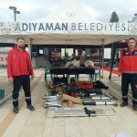 ADIYAMAN (PERRE) - (Berfin GÜRBÜZ) - Adıyaman Belediyesi, 13 Ekim Dünya Afet Risklerini Azaltma Günü kapsamında Kent Meydanı'nda ve iki okulda düzenlediği etkinliklerle vatandaşlara ve öğrencilere afetlere hazırlık konus...