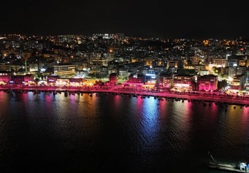 Samsun Atakum Sahilinde Meme Kanseri Farkındalığı İçin Pembe Aydınlatma