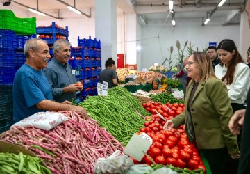 Güzelbahçe’de Saha Denetimi: Pazar Yeri ve Kaldırımlar İncelendi