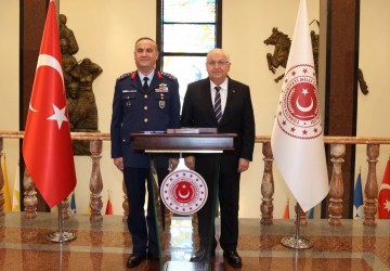 Bakan Güler, Hava Kuvvetleri Komutanı Orgeneral Dalkıran’ı Kabul Etti
