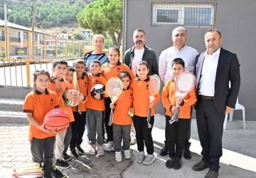 Manisa’da Okullara Spor Malzemesi Desteği