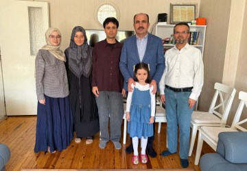 Başkan Altay’dan Umre Ödüllü Yarışmanın Kazananına Ziyaret