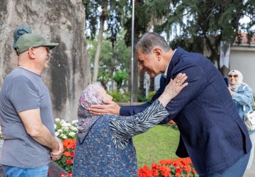 İzmir Büyükşehir’den Emeklilere Yönelik Destek Programı Sürüyor
