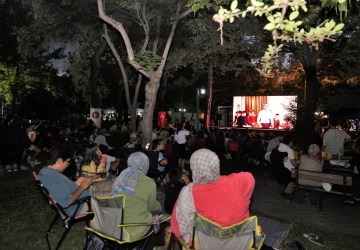 Keçiören’de Açık Hava Sinema Keyfi Sürüyor