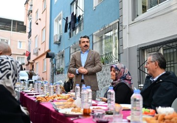 Başkan Oktay Yılmaz, Piremir Mahallesi’nde Vatandaşlarla Kahvaltıda Buluştu