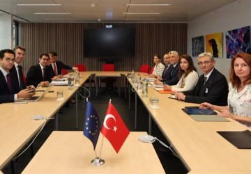 Bakan Bolat, AB Yetkilisi Sejourne ile Türkiye-AB İlişkilerini Görüştü