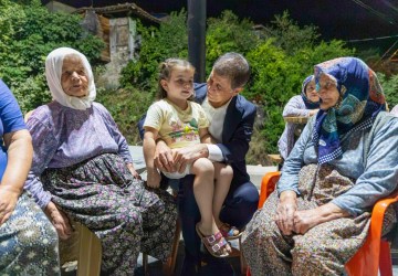 Cemil Tugay’dan Beydağ’da Sürpriz Mahalle Ziyareti
