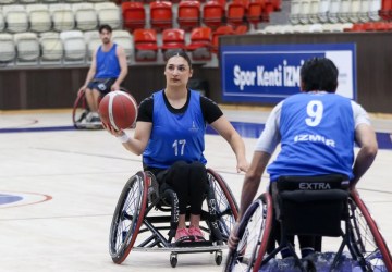 İzmir’in Tekerlekli Sandalye Basketbol Takımı Yeni Sezona Hazırlanıyor