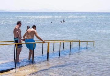 İzmir’de Engelsiz Plaj Keyfi: Denize Ulaşım Kolaylaşıyor