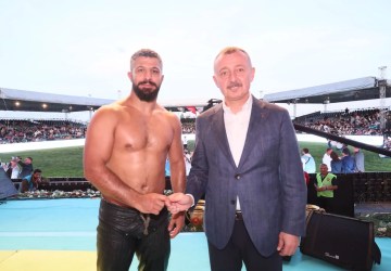 Kocaeli Büyükşehir Kağıtspor Başpehlivanı Seçkin Duman’dan Kupada Üçüncülük