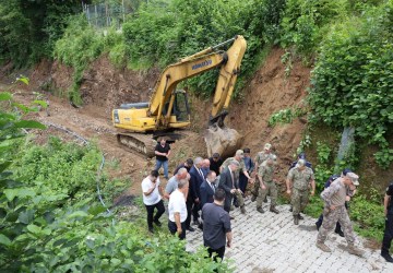 Vali Ergün Sarp’ta İncelemelerde Bulundu