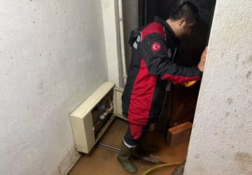 Maltepe Belediyesi Sağanak ve Fırtınanın Yol Açtığı Su Baskınlarına Müdahale Etti