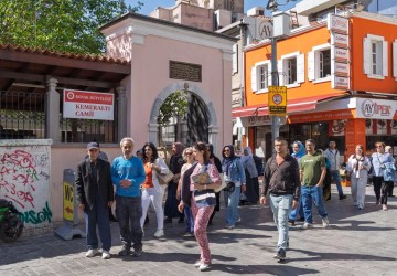 İzmir’de emekliler için ücretsiz kent gezileri sürüyor