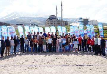 Erciyes’te Zirvede Plaj Voleybolu Heyecanı