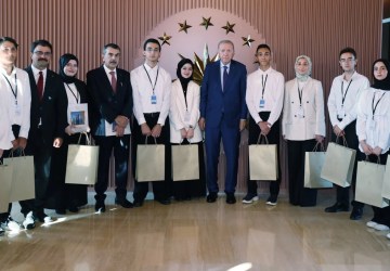 Cumhurbaşkanı Erdoğan, Ahlat Külliyesi'nde Gençlerle Buluştu
