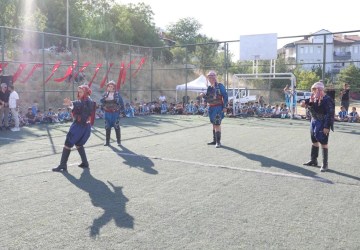 Kütahya’da Mahalle Buluşması: Eğlence ve Futbol Heyecanı Bir Arada