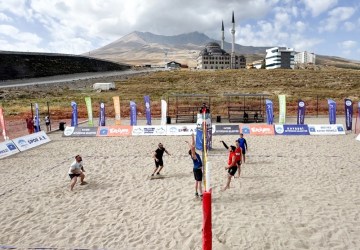Erciyes’te Plaj Voleybolu Heyecanı Başlıyor