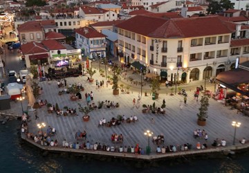 Ayvalık’ta Otopark Alanı Modern Yaşam Merkezine Dönüştü