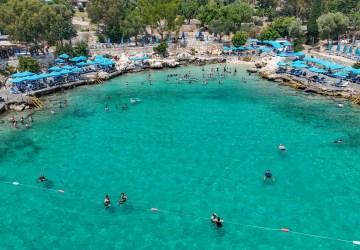 Mersin’de Plajlar Tatilcilerle Dolup Taşıyor