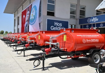 Manisa’da Kırsal Mahallelere 100 Su Tankeri Desteği