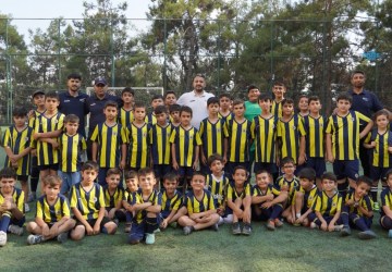 Adıyamanlı minikler Fenerbahçe Futbol Okulu’nda hem spor yapıyor hem hayata hazırlanıyor - Videolu Haber