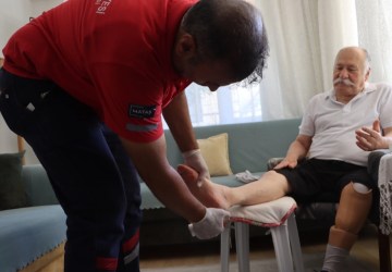 Maltepe’de Evde Sağlık Hizmetleri Kesintisiz Sürüyor
