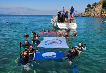 Muratpaşa’da Deniz Dibi Temizliği Yapıldı