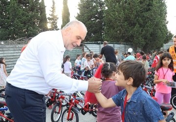 Başkan Sandıkçı'dan Davet: Tüm Çocuklar Hediyelerine Kavuşuyor