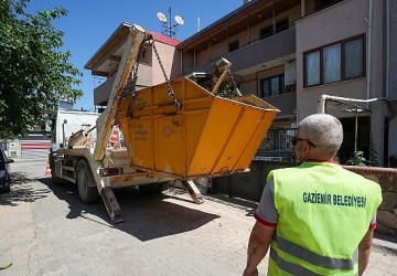 Gaziemir Belediyesi'nden çevreyi kirletenlere karşı güçlü mücadele
