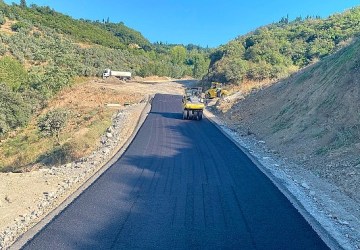 Karamürsel Dereköy'de bozulan yollar yenileniyor
