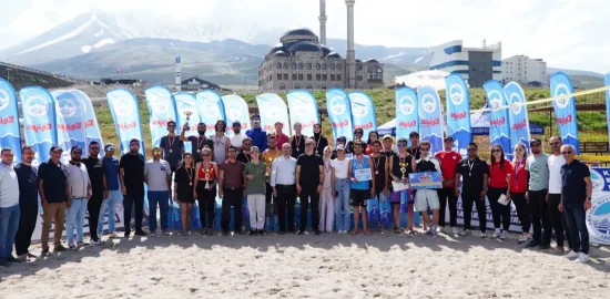 Erciyes’te Zirvede Plaj Voleybolu Heyecanı
