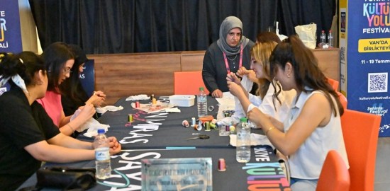 Van Kültür Yolu Festivali’nde Kültür ve Sanat Şöleni Sürüyor