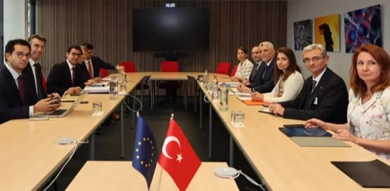 Bakan Bolat, AB Yetkilisi Sejourne ile Türkiye-AB İlişkilerini Görüştü