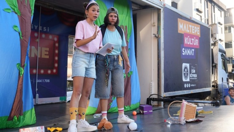 Maltepe’de Miniklere Açık Havada Tiyatro Keyfi