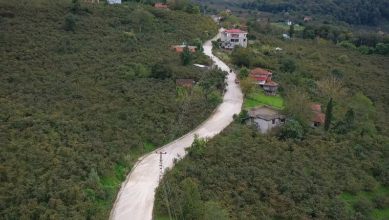Ordu Ünye’de 1,8 Kilometrelik Yolda Beton Çalışması Sürüyor