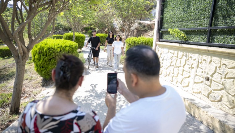 Mersin’de Gençlerden Engelleri Algılayan Akıllı Şapka
