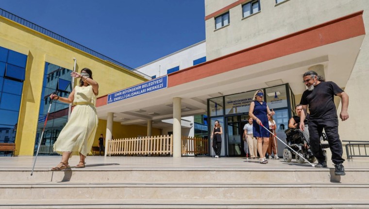 İzmir’de Görme Engellilere Destek Verecek Personele Özel Eğitim