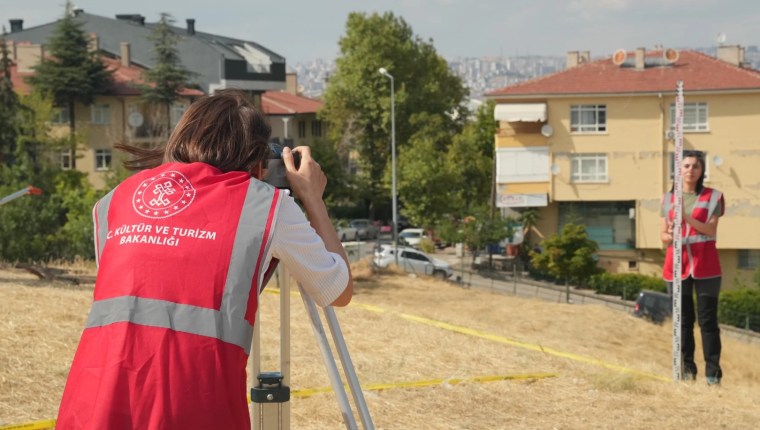 Ankara’da Frig Tarihine Işık Tutacak BT10 Tümülüsü Kazıya Açıldı
