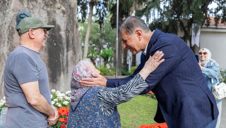 İzmir Büyükşehir’den Emeklilere Yönelik Destek Programı Sürüyor