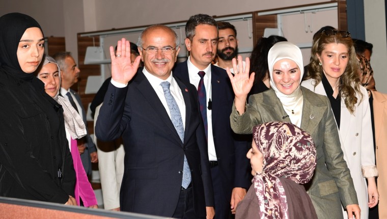 Bakan Göktaş’tan Malatya’da Şehir Kütüphanesi’ne Ziyaret