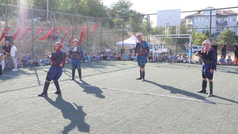 Kütahya’da Mahalle Buluşması: Eğlence ve Futbol Heyecanı Bir Arada