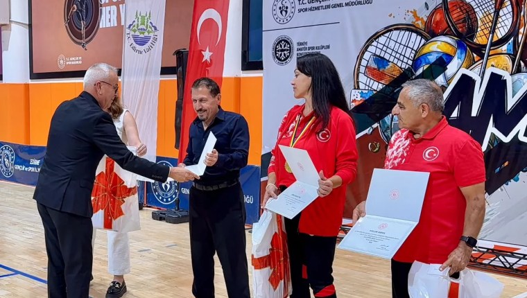 50 Yıllık Karate Emeğine Anlamlı Ödül
